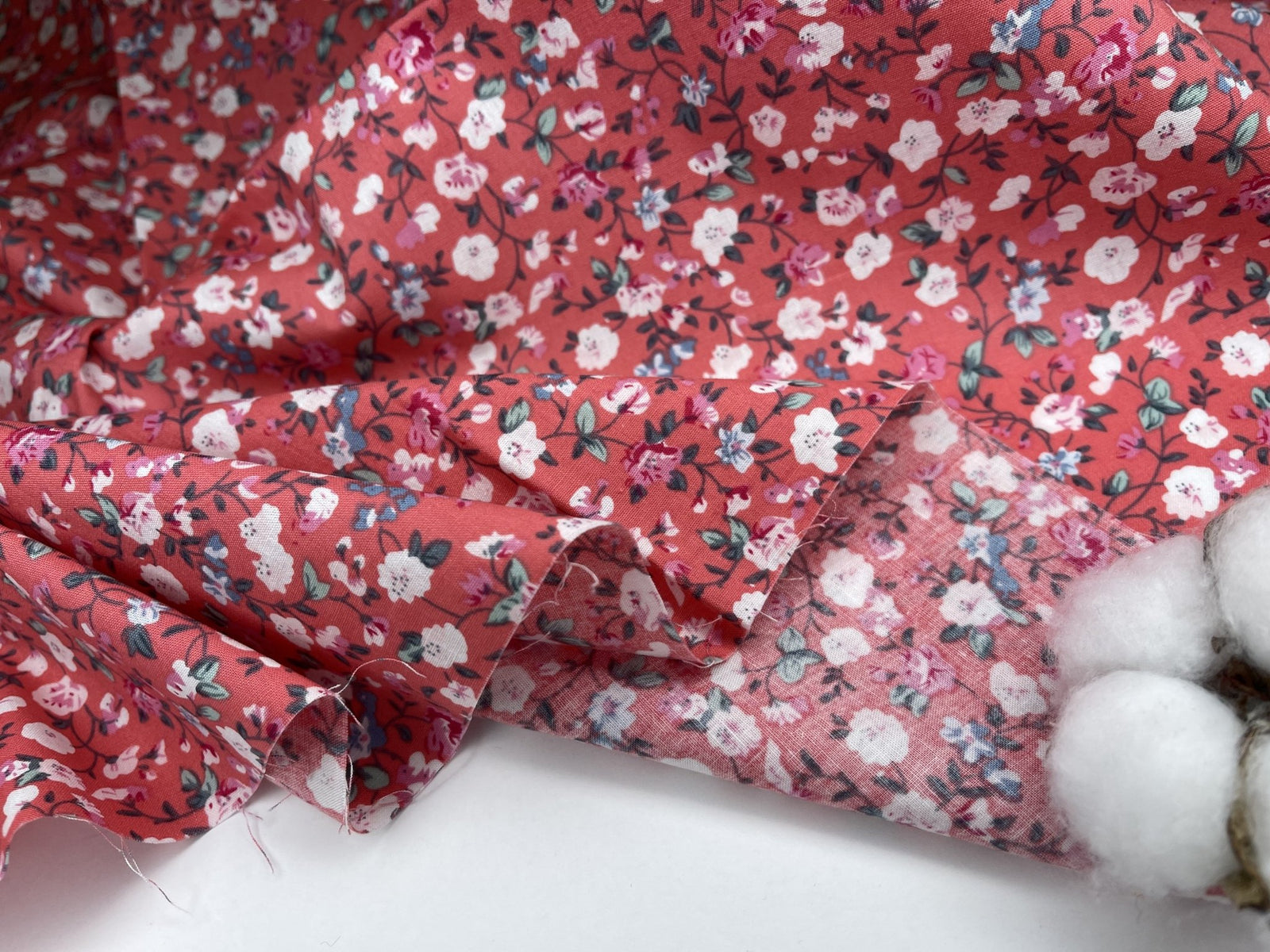 Tessuto Poplin Di Cotone Rosa E Paisley - Queen Street Di Rose &amp; Hubble - Al Metro